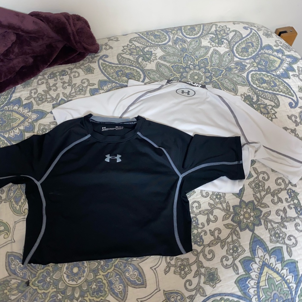 2men’s medium short sleeve under armour fit shirts